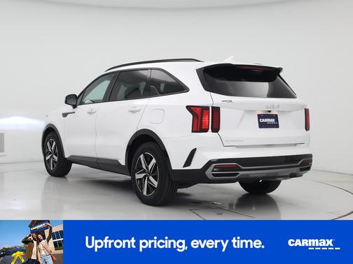 White 2023 Kia Sorento S