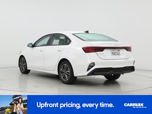 White 2023 Kia Forte LXS