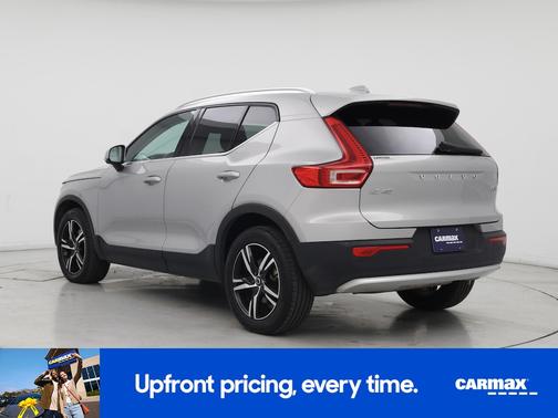 Gray 2024 Volvo XC40 B5 Core Dark Theme