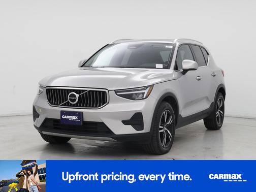 Gray 2024 Volvo XC40 B5 Core Dark Theme