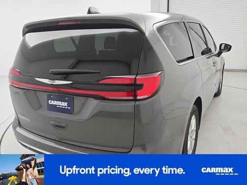 Gray 2025 Chrysler Pacifica Select