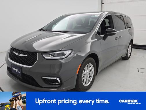 Gray 2025 Chrysler Pacifica Select