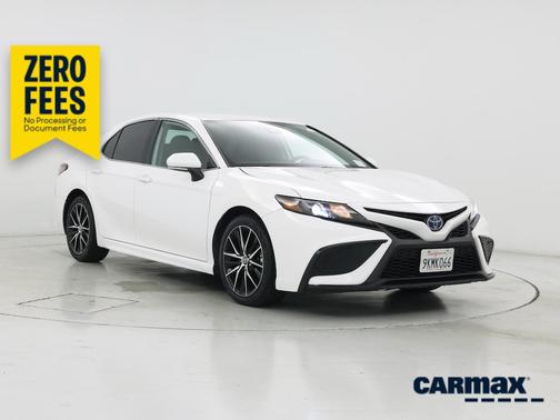 White 2024 Toyota Camry Hybrid SE