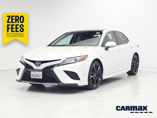 White 2018 Toyota Camry XSE