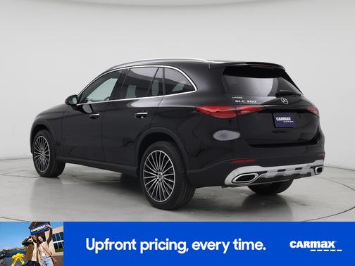 Black 2025 Mercedes-Benz GLC 300