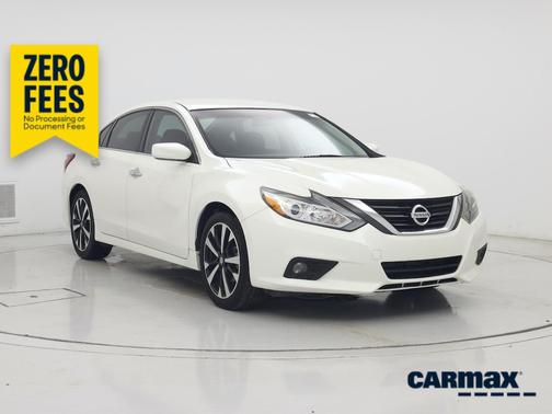 White 2018 Nissan Altima SR