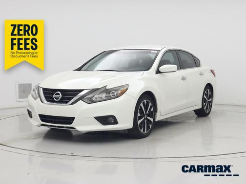White 2018 Nissan Altima SR