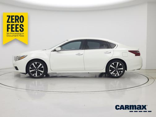 White 2018 Nissan Altima SR