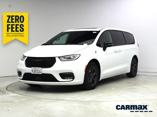 White 2023 Chrysler Pacifica Hybrid Limited