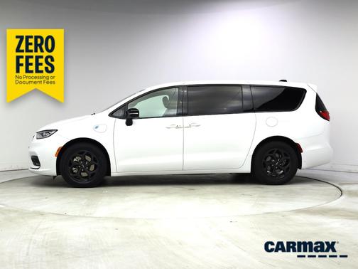 White 2023 Chrysler Pacifica Hybrid Limited