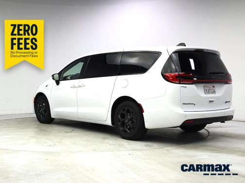 White 2023 Chrysler Pacifica Hybrid Limited