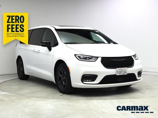 White 2023 Chrysler Pacifica Hybrid Limited