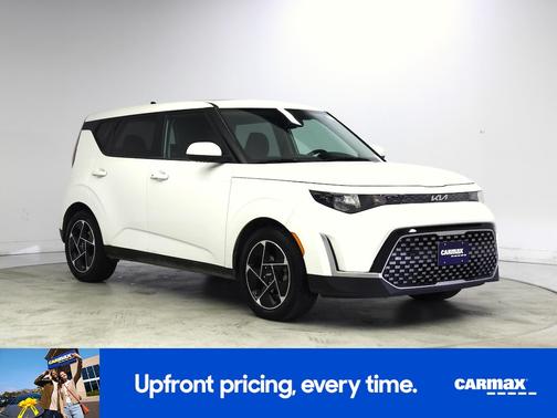 White 2023 Kia Soul EX