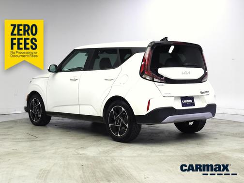White 2023 Kia Soul EX