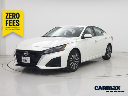 White 2024 Nissan Altima SV