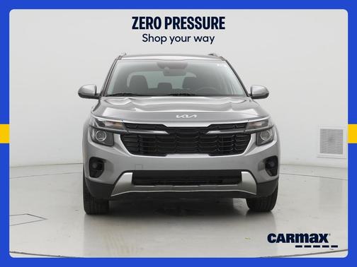 Gray 2024 Kia Seltos EX