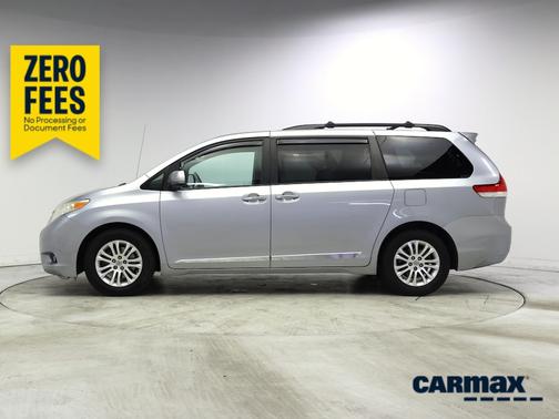 Silver 2014 Toyota Sienna XLE