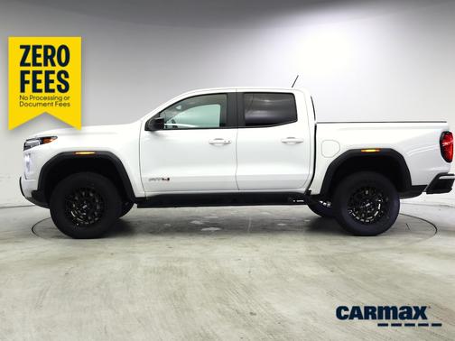 White 2024 GMC Canyon AT4