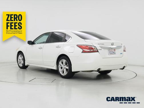 White 2014 Nissan Altima SV