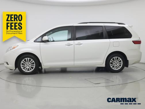 White 2017 Toyota Sienna XLE