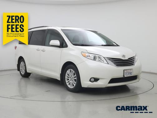 White 2017 Toyota Sienna XLE