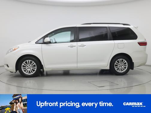 White 2017 Toyota Sienna XLE