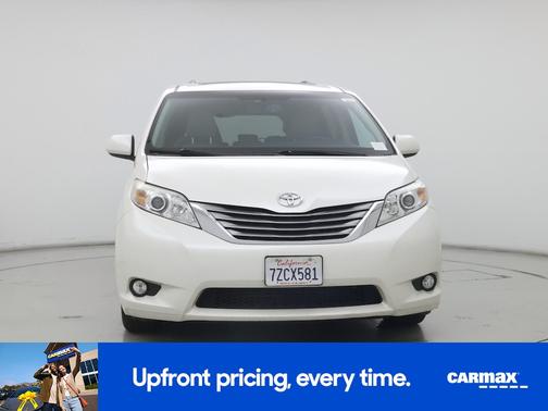 White 2017 Toyota Sienna XLE