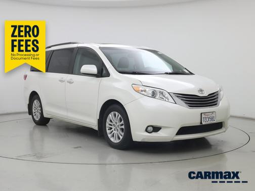 White 2017 Toyota Sienna XLE