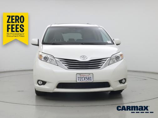 White 2017 Toyota Sienna XLE