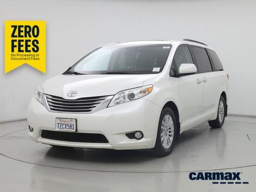 White 2017 Toyota Sienna XLE