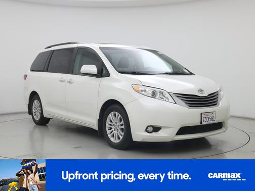 White 2017 Toyota Sienna XLE