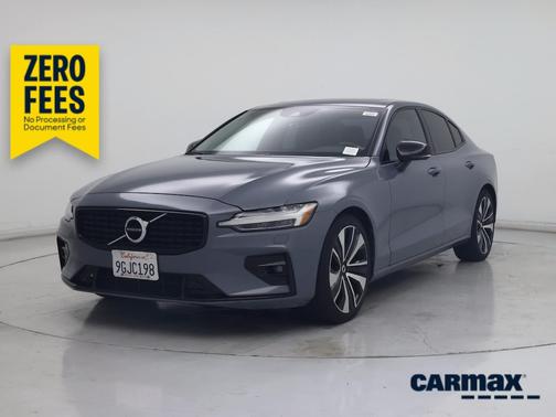 Gray 2022 Volvo S60 B5 Momentum