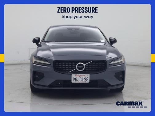 Gray 2022 Volvo S60 B5 Momentum