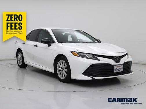 White 2018 Toyota Camry LE