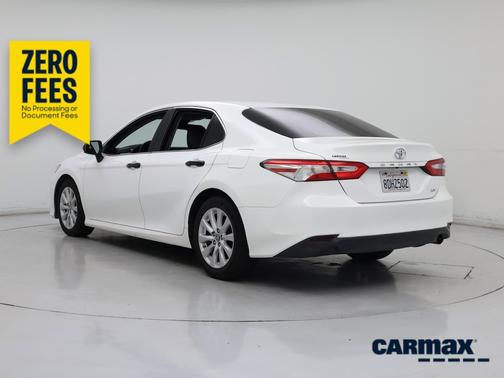 White 2018 Toyota Camry LE