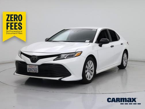 White 2018 Toyota Camry LE
