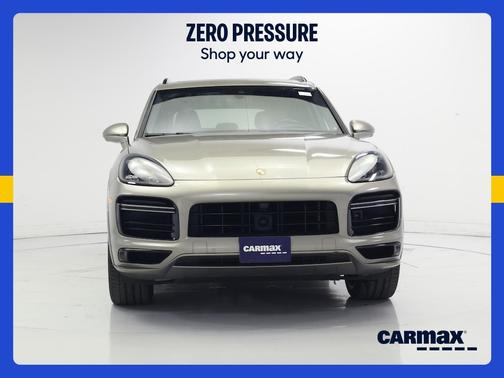 Gold 2022 Porsche Cayenne Turbo