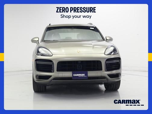 Gold 2022 Porsche Cayenne Turbo