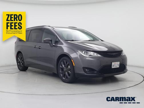 Gray 2020 Chrysler Pacifica Touring L