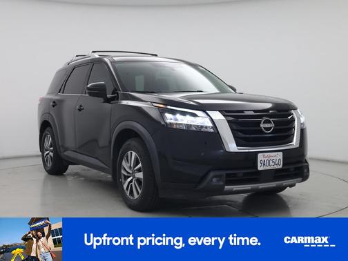 2022 Nissan Pathfinder SL