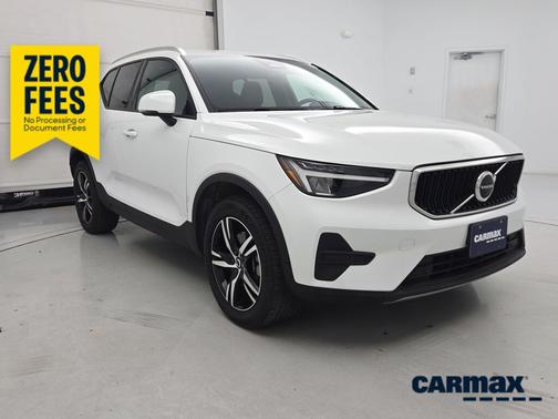White 2023 Volvo XC40 B5 Core