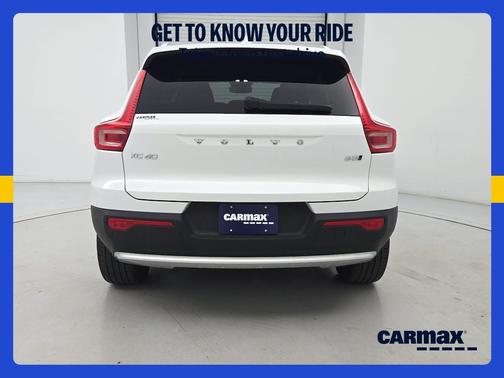 White 2023 Volvo XC40 B5 Core