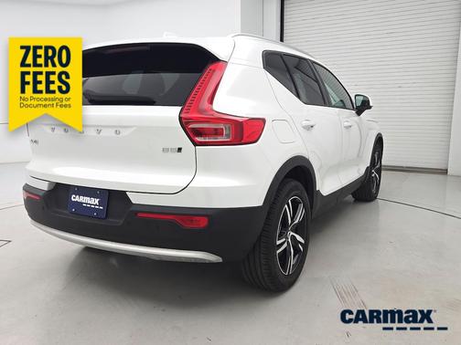 White 2023 Volvo XC40 B5 Core