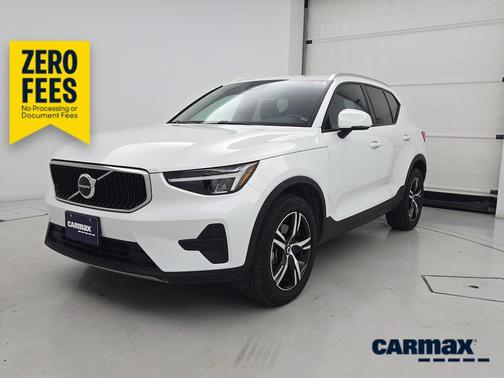 White 2023 Volvo XC40 B5 Core
