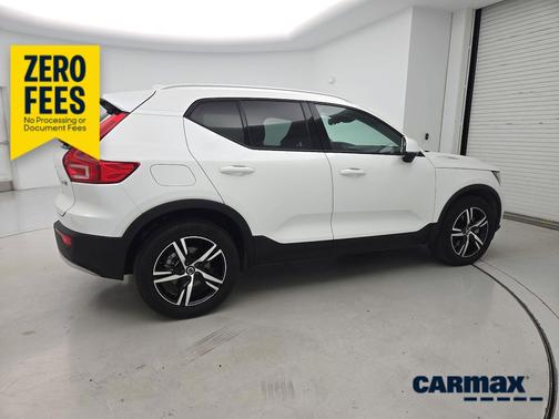 White 2023 Volvo XC40 B5 Core
