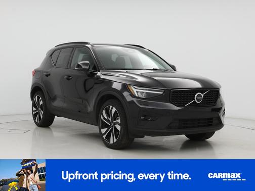 2025 Volvo XC40 B5 Plus Dark Theme