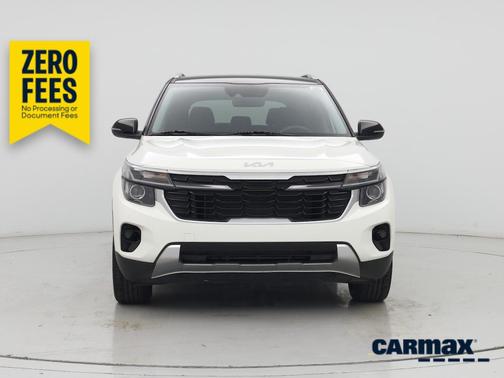 White 2024 Kia Seltos S