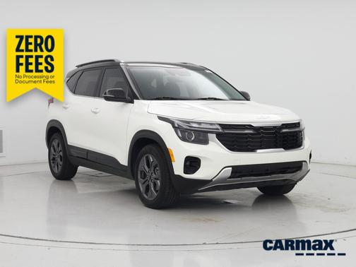 White 2024 Kia Seltos S
