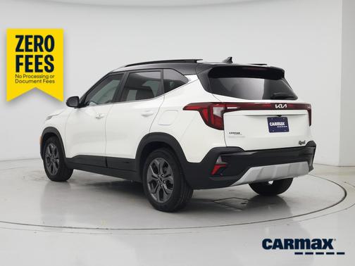White 2024 Kia Seltos S