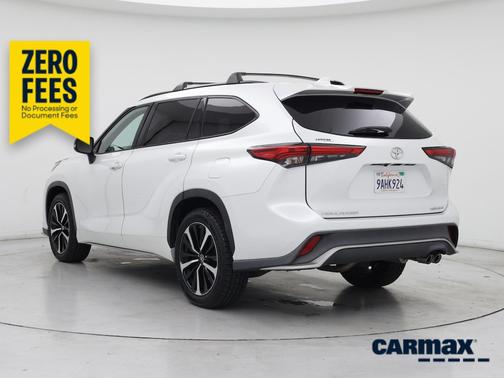 White 2022 Toyota Highlander XSE